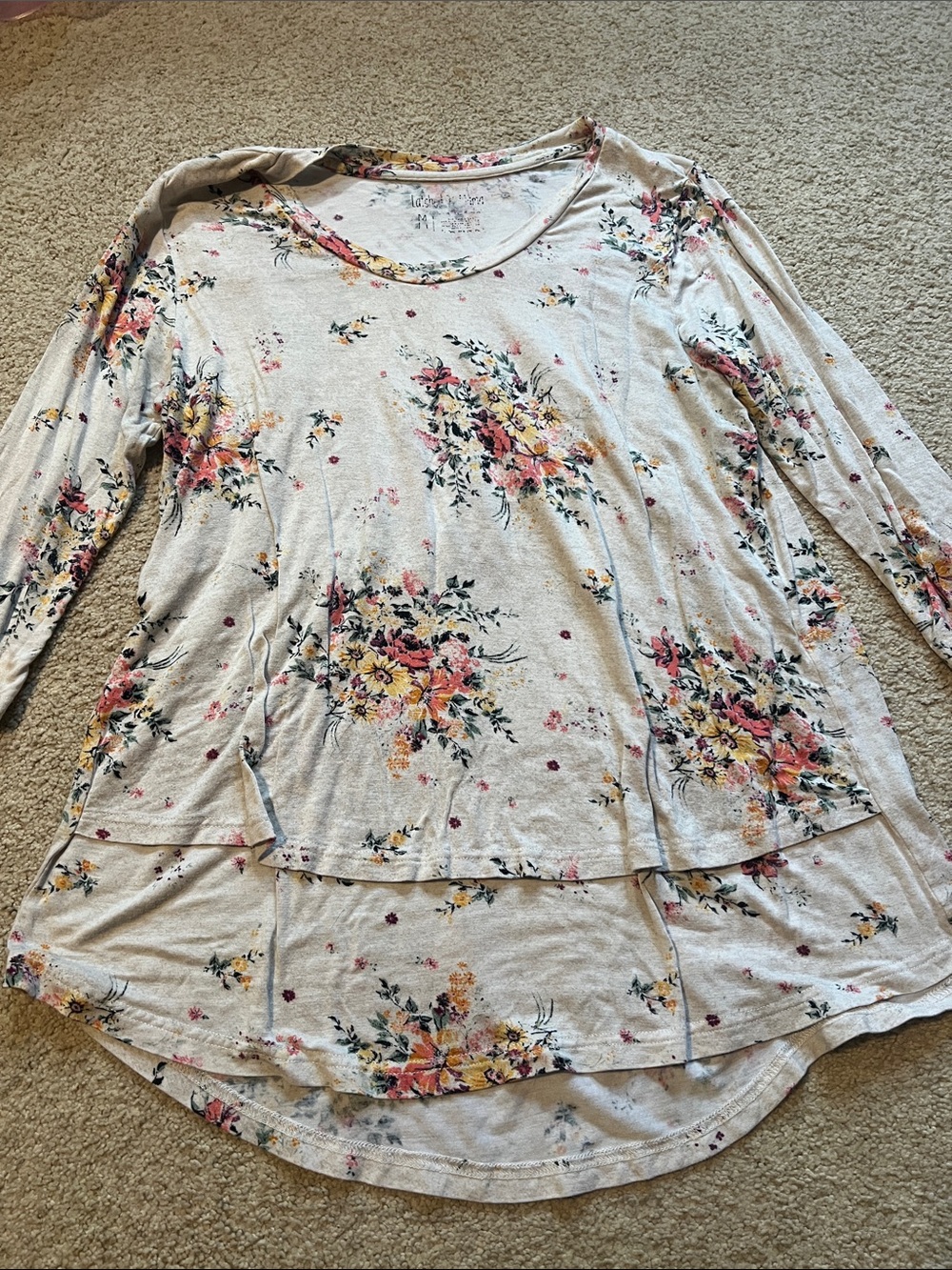 Bundle of Size Medium Latched Mama Tops - Picture 5 of 6